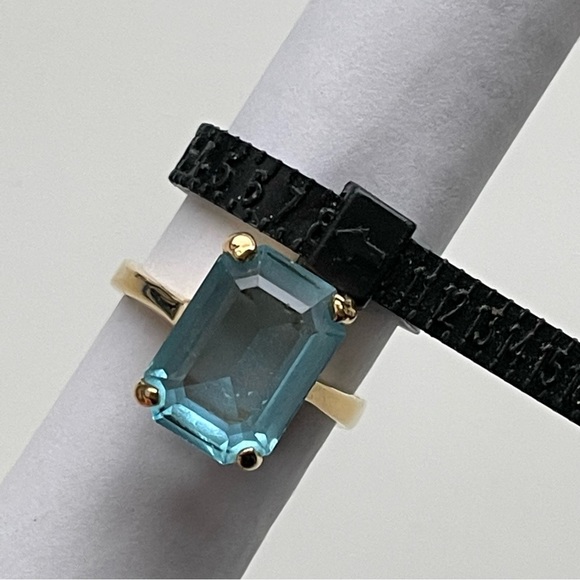 Light Blue Rectangular Stone Statement Ring - Picture 3 of 4